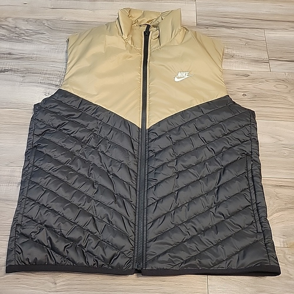 Nike Sportswear‎ Therma-Fit Repel Vest Beige Black Mens Medium (FB8201-010)